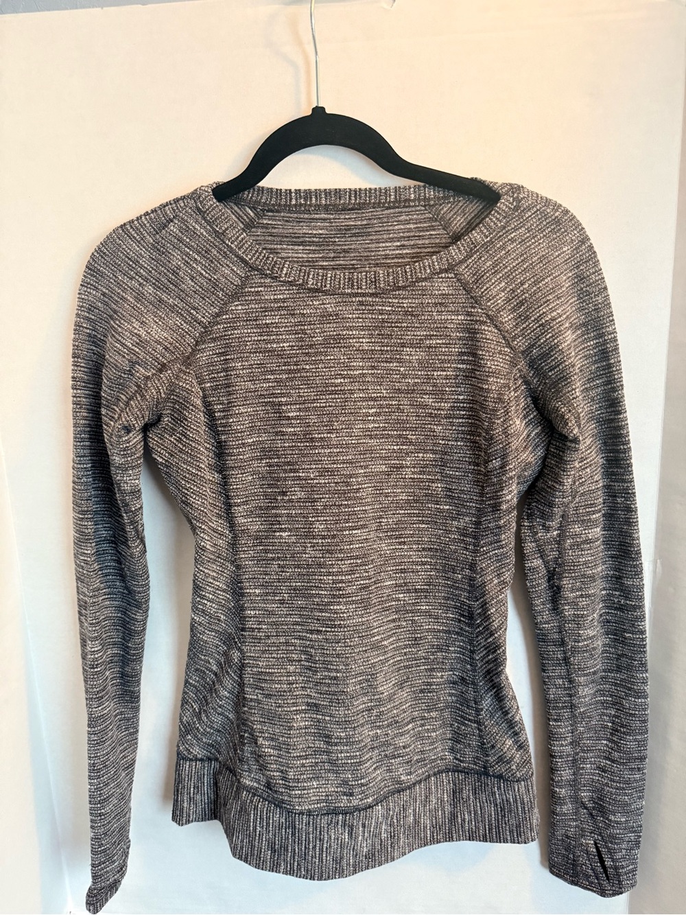 Lululemon long sleeve tops bundle 
3 tops included 
All size 4